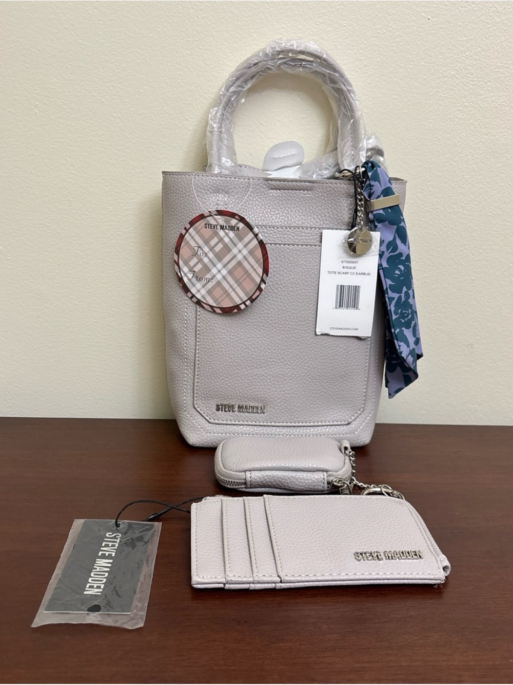 Steve Madden 4 Piece Set Mini Tote Scarf Keychain Earbud Card Case Bisque New